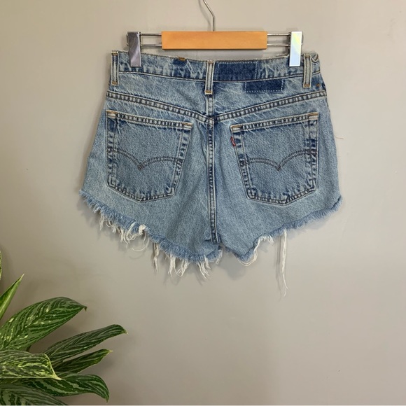 Levi’s High Waisted Cut Off Jean Shorts - Picture 2 of 4